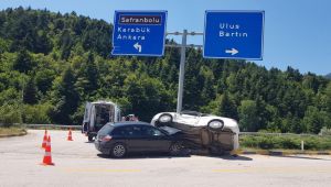 - Karabük’te 2 otomobil çarpıştı: 1 ölü, 9 yaralı