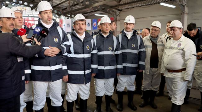 Bakan Bayraktar maden ocağında madencilerle yemek yedi