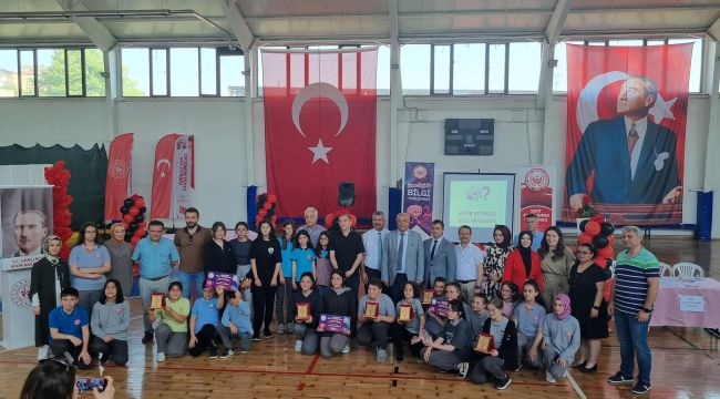 SÜPER BEYİNLER MATEMATİK BİLGİ YARIŞMASI'NDA ÖDÜLLER SAHİPLERİNİ BULDU