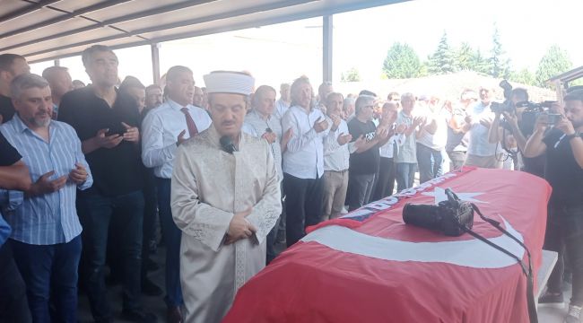 Düzce Gazeteciler Cemiyeti Başkanı Cihat Tutkun son yolculuğa uğurlandı..