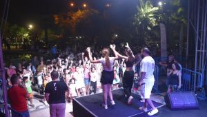 STAND UP VE DANS GÖSTERİLERİ COŞTURDU