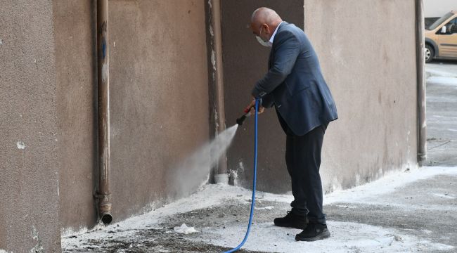 ALAPLI BELEDİYESİ’NDEN CAMİ SOKAK’TA İLAÇLAMA ÇALIŞMASI