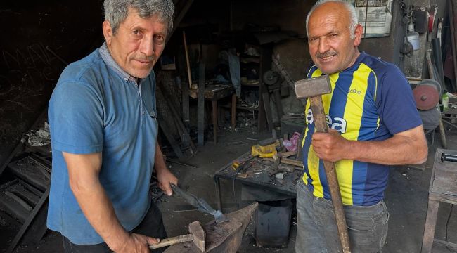 YARIM ASIRDIR ELİNDEN ÇEKİÇ DÜŞMEDİ…