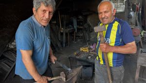 YARIM ASIRDIR ELİNDEN ÇEKİÇ DÜŞMEDİ…
