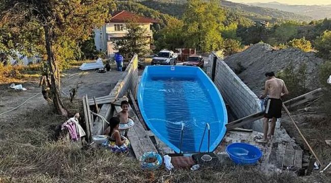 Yattan evinin bahçesine yattan havuz yaptı