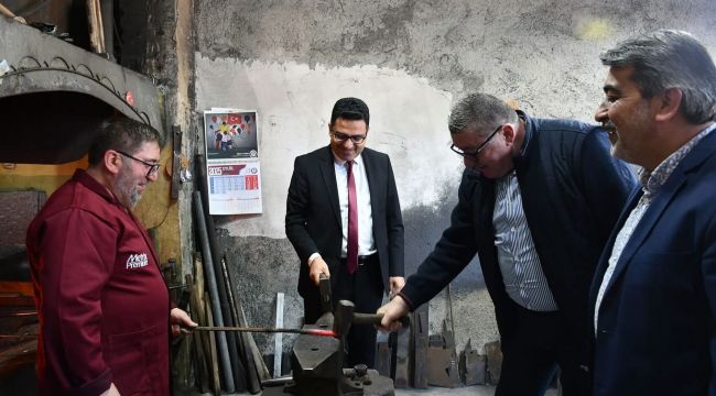 YILIN AHİSİNİ ZİYARET EDİP, DEMİR DÖVDÜLER…