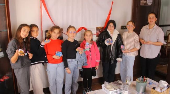 KENT MÜZESİ TAŞ BOYAMA ATÖLYESİNDE RENKLİ ANLAR