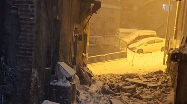 KAR YAĞIŞI NEDENİYLE BİNADA ÇÖKME MEYDANA GELDİ
