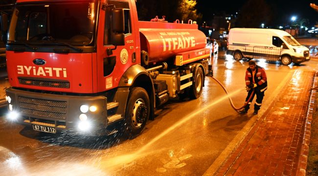 KDZ. EREĞLİ BELEDİYESİ HER GECE YOLLARDA ÇAMUR TEMİZLİYOR