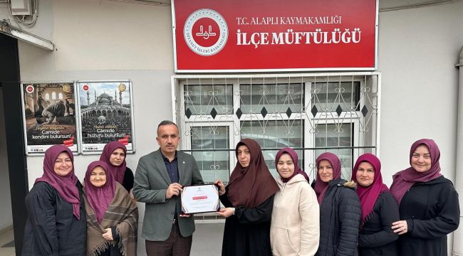 ALAPLI’NIN FEDAKÂR KADINLARINDAN AFRİKA’YA DEV DESTEK: 1200 KUR’AN-I KERİM!