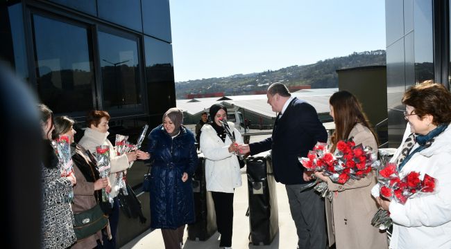 TEKİN’DEN AK-AL VE FINDIK FABRİKASINDA ÇALIŞAN KADINLARIN GÜNLERİNİ KUTLADI.